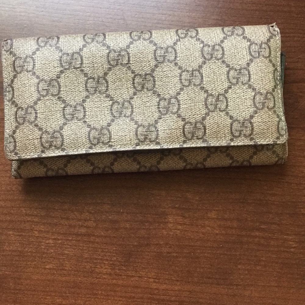 Authentic Leather Gucci Wallet